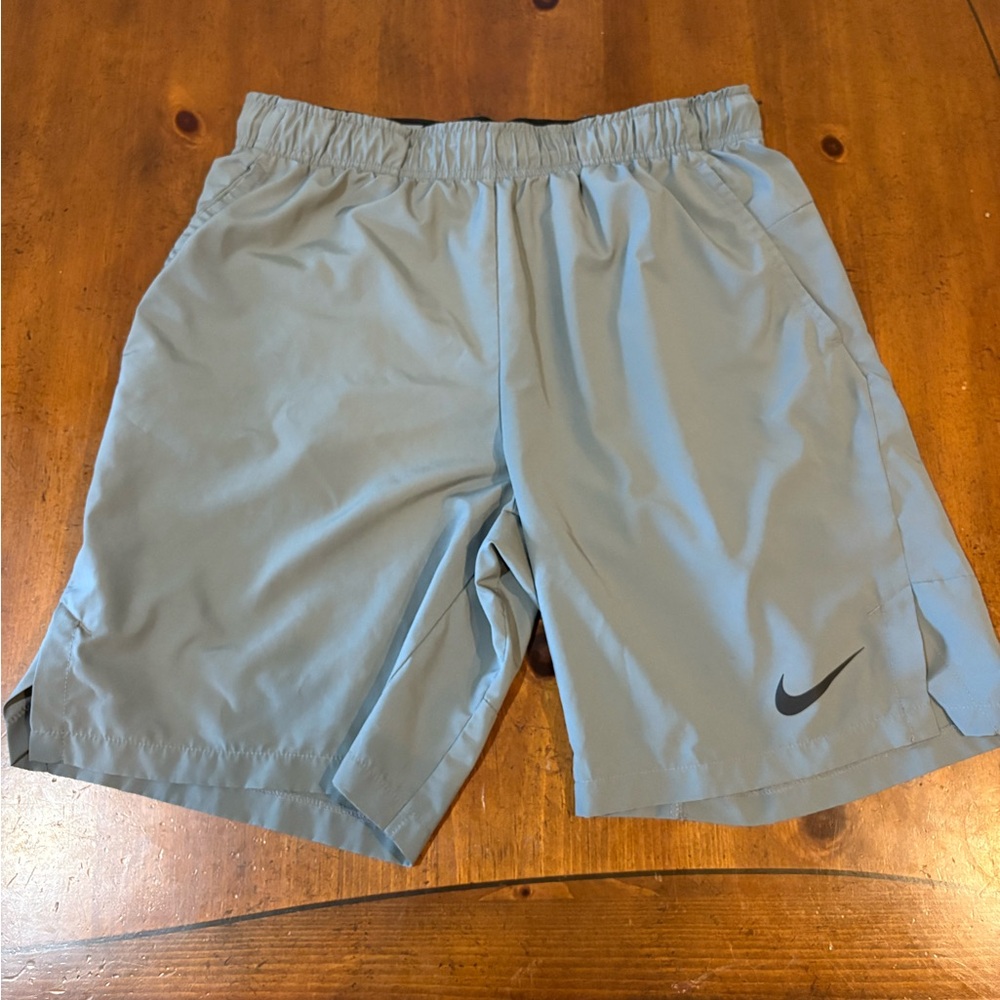 Nike Men's Light Gray Athletic Shorts